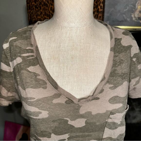 UNIVERSAL THREAD CO Camouflage V-neck T-Shirt Women’s Size Small - Picture 2 of 7
